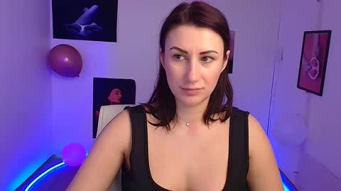 Snapshot of _emma_lay chatting on March 12, 2025, 10:37 am Emma online show from March 12, 2025, 10:37 am