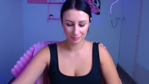 Snapshot of _emma_lay chatting on October 24, 2025, 12:01 pm Emma online show from October 24, 2025, 12:01 pm