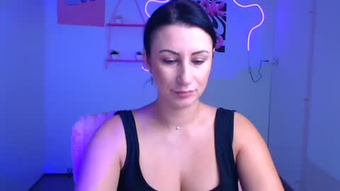 Snapshot of _emma_lay chatting on November 12, 2025, 1:11 pm Emma online show from November 12, 2025, 1:11 pm