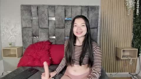 _emma_xoxo online show from December 15, 2025, 11:03 am