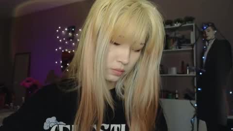 Snapshot of _eve____ chatting on December 1, 2025, 10:31 am EveEva online show from December 1, 2025, 10:31 am