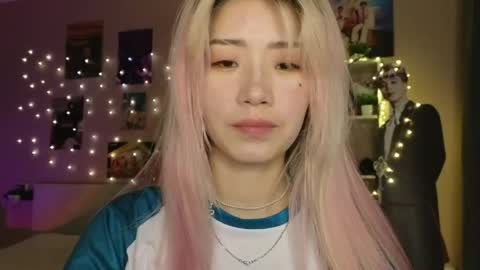 EveEva online show from April 12, 2026, 1:54 am