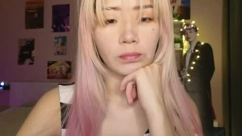 EveEva online show from April 14, 2026, 2:39 am