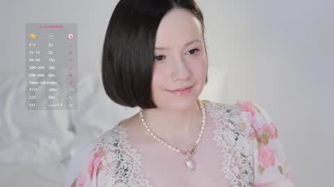 Essie  online show from February 5, 2025, 9:15 am