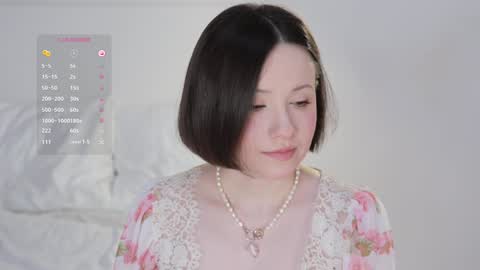 Essie  online show from February 6, 2025, 5:46 am