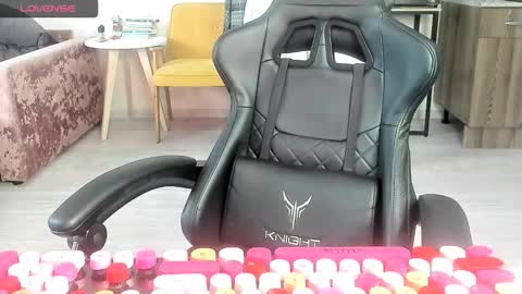 Snapshot of _feralberry__ chatting on March 27, 2026, 9:42 am Alis online show from March 27, 2026, 9:42 am