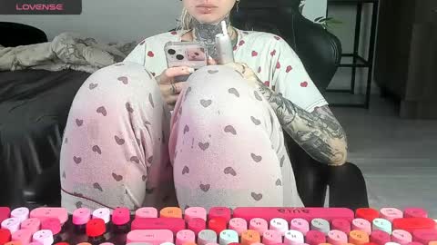 Snapshot of _feralberry__ chatting on May 28, 2026, 6:00 am Alis online show from May 28, 2026, 6:00 am