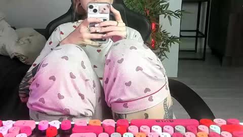 Snapshot of _feralberry__ chatting on May 31, 2026, 7:48 am Alis online show from May 31, 2026, 7:48 am
