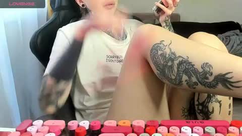 Snapshot of _feralberry__ chatting on June 28, 2026, 5:24 am Alis online show from June 28, 2026, 5:24 am