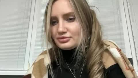 Snapshot of _florinika_ chatting on November 12, 2025, 3:01 pm Flora online show from November 12, 2025, 3:01 pm