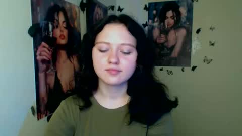 Snapshot of _foxy_lady chatting on November 10, 2025, 7:07 am Alice online show from November 10, 2025, 7:07 am