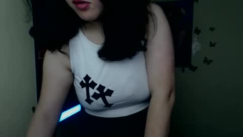 Snapshot of _foxy_lady chatting on November 12, 2025, 7:31 am Alice online show from November 12, 2025, 7:31 am