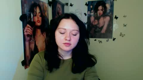 Snapshot of _foxy_lady chatting on November 14, 2025, 8:02 am Alice online show from November 14, 2025, 8:02 am
