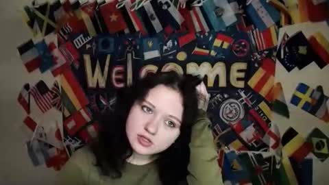 Snapshot of _foxy_lady chatting on November 17, 2025, 7:14 am Alice online show from November 17, 2025, 7:14 am