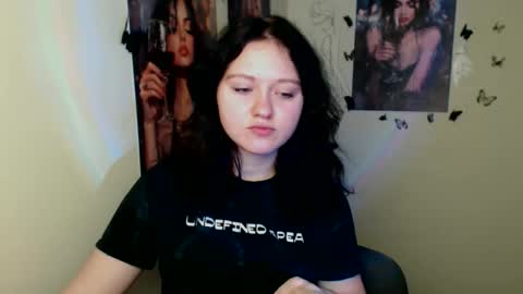 Snapshot of _foxy_lady chatting on November 18, 2025, 7:13 am Alice online show from November 18, 2025, 7:13 am