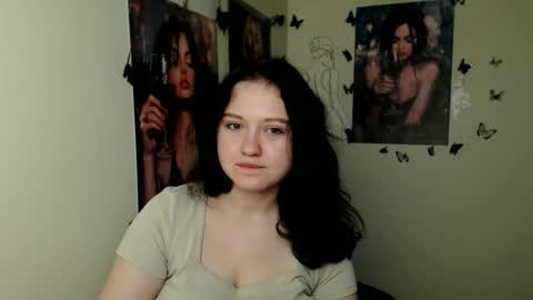 Snapshot of _foxy_lady chatting on November 19, 2025, 7:08 am Alice online show from November 19, 2025, 7:08 am