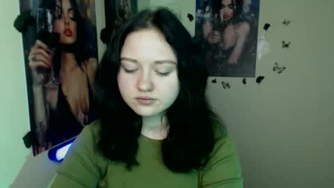 Snapshot of _foxy_lady chatting on November 24, 2025, 6:57 am Alice online show from November 24, 2025, 6:57 am