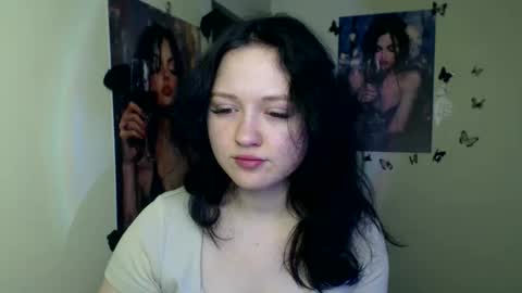 Snapshot of _foxy_lady chatting on December 16, 2025, 7:24 am Alice online show from December 16, 2025, 7:24 am