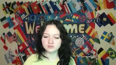 Snapshot of _foxy_lady chatting on December 18, 2025, 6:52 am Alice online show from December 18, 2025, 6:52 am