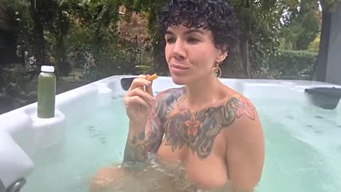 Snapshot of _frankie_rivers chatting on October 26, 2025, 6:25 pm Frankie Rivers allmylinks online show from October 26, 2025, 6:25 pm