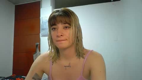 Mia-foster online show from April 9, 2026, 12:54 am