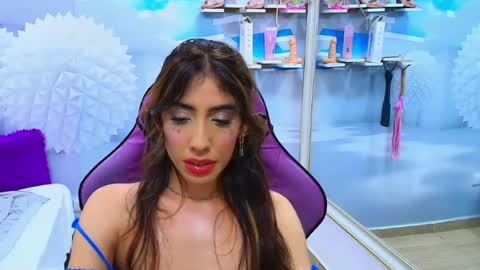 Snapshot of _gold_strawberry_ chatting on June 17, 2026, 11:23 am _gold_strawberry_ online show from June 17, 2026, 11:23 am