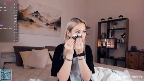 Snapshot of _golden_moon_ chatting on October 22, 2025, 11:15 pm Rina online show from October 22, 2025, 11:15 pm