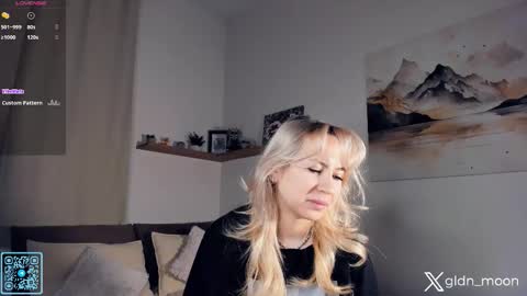 Snapshot of _golden_moon_ chatting on November 22, 2025, 8:08 pm Rina online show from November 22, 2025, 8:08 pm