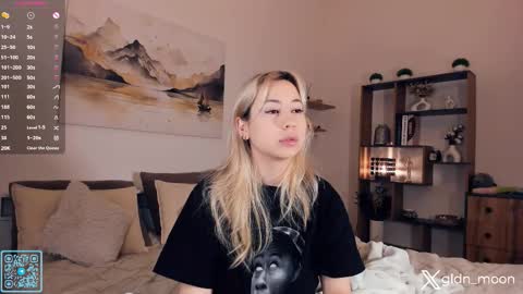 Snapshot of _golden_moon_ chatting on November 27, 2025, 11:18 pm Rina online show from November 27, 2025, 11:18 pm