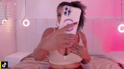 Snapshot of _huge_boobs_ebony chatting on October 30, 2025, 7:36 pm Darlis online show from October 30, 2025, 7:36 pm