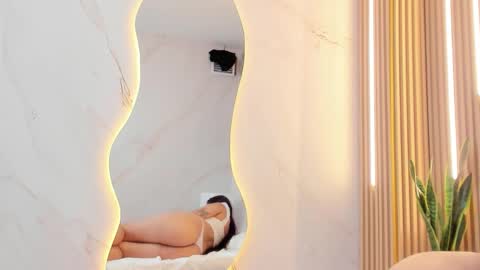 _iris_evans online show from October 18, 2025, 3:35 pm