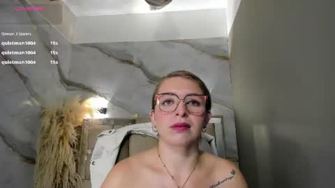 Snapshot of _isaabellaa chatting on July 6, 2026, 3:14 pm Isa online show from July 6, 2026, 3:14 pm
