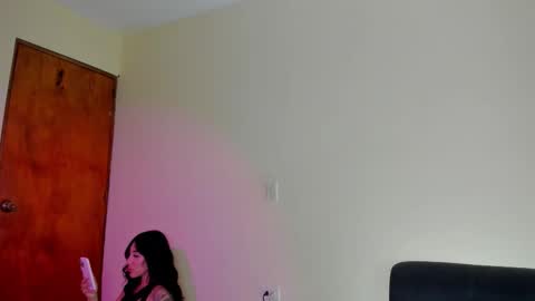 Snapshot of _isabella99_ chatting on October 23, 2025, 9:24 pm Isabella online show from October 23, 2025, 9:24 pm