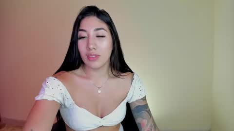 Snapshot of _isabella99_ chatting on November 12, 2025, 10:41 pm Isabella online show from November 12, 2025, 10:41 pm