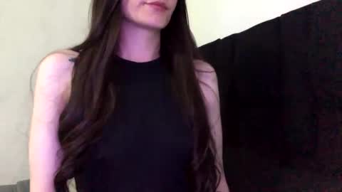 Snapshot of _itsleia7_ chatting on February 14, 2025, 8:05 pm online show from February 14, 2025, 8:05 pm