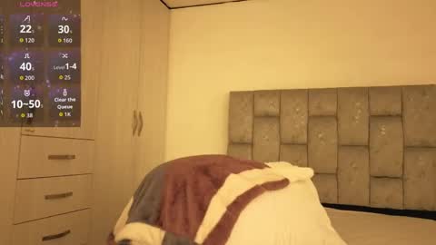 Snapshot of _izumi__ chatting on April 12, 2026, 4:06 am Waifu Izumi online show from April 12, 2026, 4:06 am