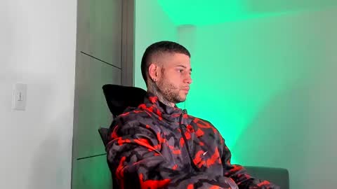 Snapshot of _jamesleandros chatting on April 25, 2026, 1:30 am jeison online show from April 25, 2026, 1:30 am
