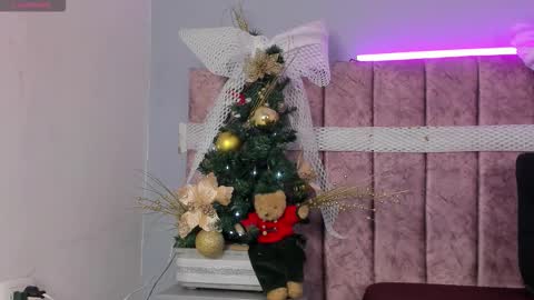 Snapshot of _jasmine_blush chatting on December 18, 2025, 12:44 pm Jasmine online show from December 18, 2025, 12:44 pm