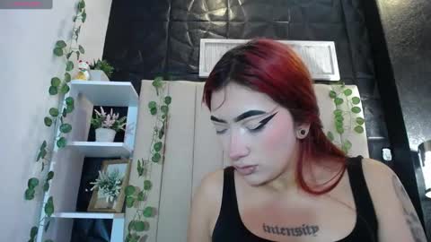 Mia online show from March 7, 2025, 1:51 pm