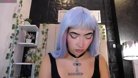 Mia online show from March 7, 2025, 4:55 pm