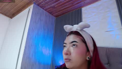 Mia online show from December 19, 2025, 12:34 pm