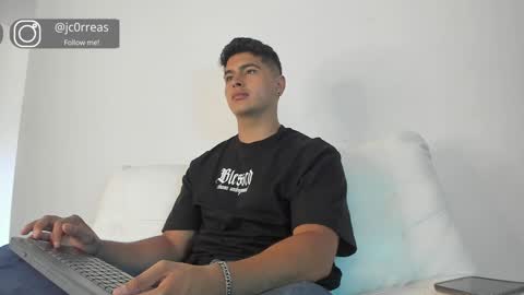 _juanes__ online show from December 4, 2024, 3:21 pm