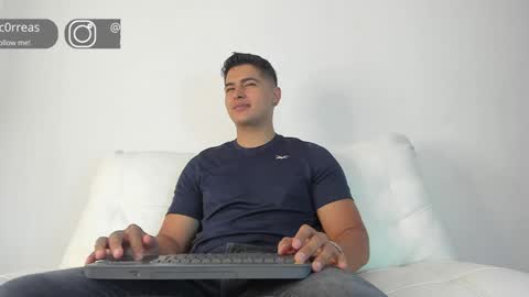 _juanes__ online show from December 24, 2024, 2:54 pm