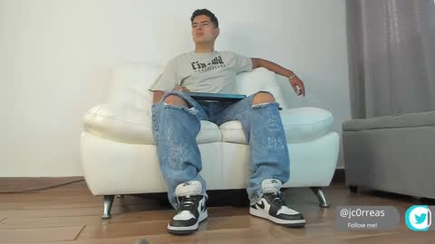 _juanes__ online show from February 7, 2025, 3:19 pm