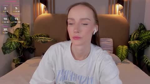 Kira online show from November 11, 2025, 6:57 am