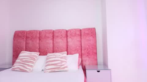 Kendall online show from November 21, 2025, 12:04 pm