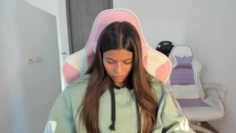 Snapshot of _khloe_sweet chatting on December 19, 2025, 6:04 pm khloe sweet online show from December 19, 2025, 6:04 pm