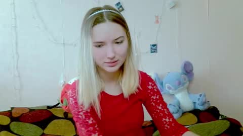 _kikiclark_ online show from October 1, 2025, 8:09 am