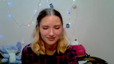 _kikiclark_ online show from October 3, 2025, 8:50 pm