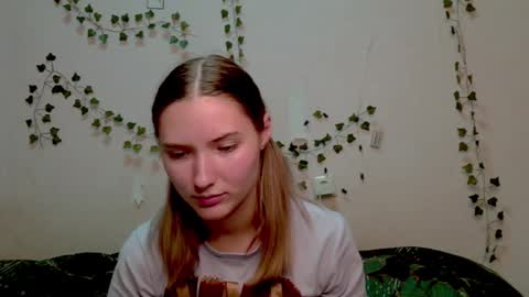 _kikiclark_ online show from November 13, 2025, 10:08 pm